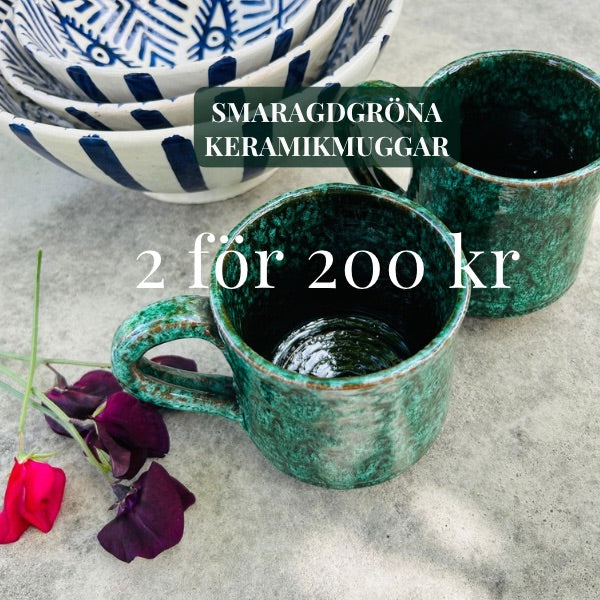 Smaragdgröna keramikmuggar