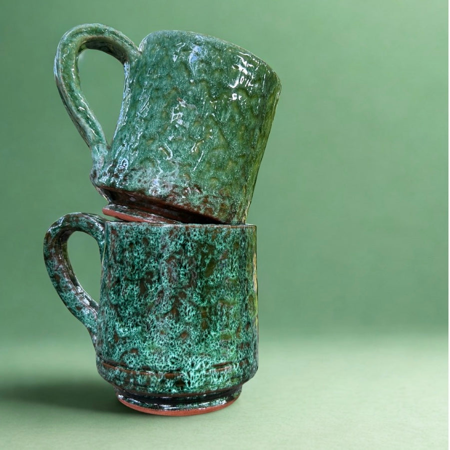 gröna keramikmuggar handgjorda från Marocko