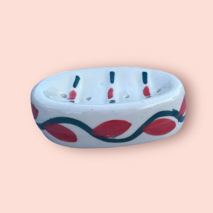 Tvålfat i keramik i mönster av blad 